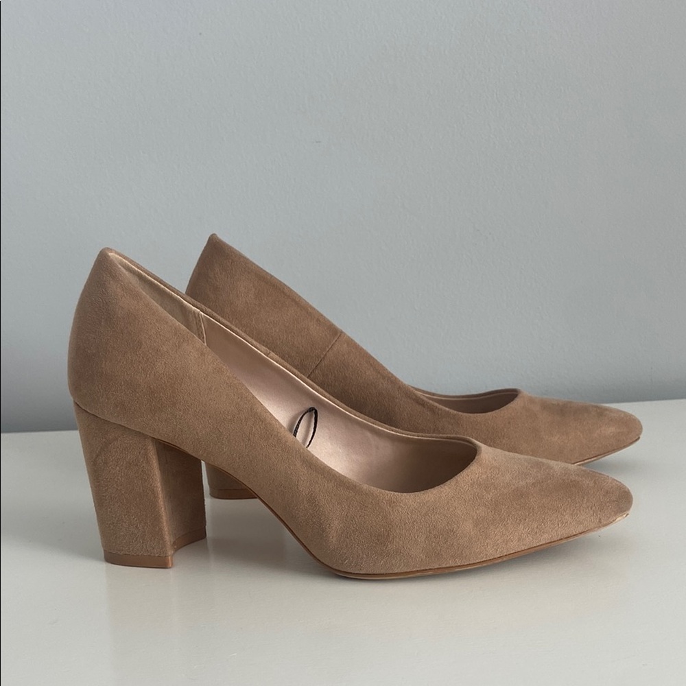 Brown suede block heel pumps H&M 6 37 pointy toe neutral classy